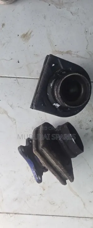 Mitsubishi Fh 215 Centre Rubber