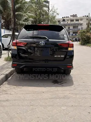 Toyota Corolla Fielder 1.5 Hybrid FWD 2019 Black