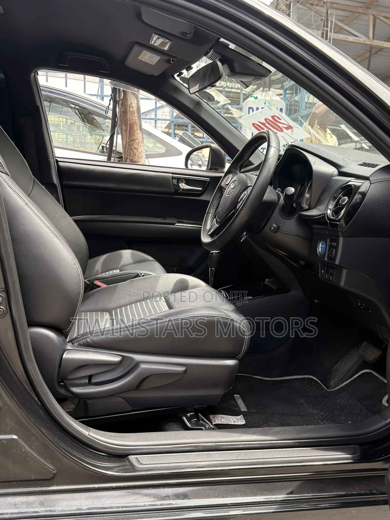 Toyota Corolla Fielder 1.5 Hybrid FWD 2019 Black