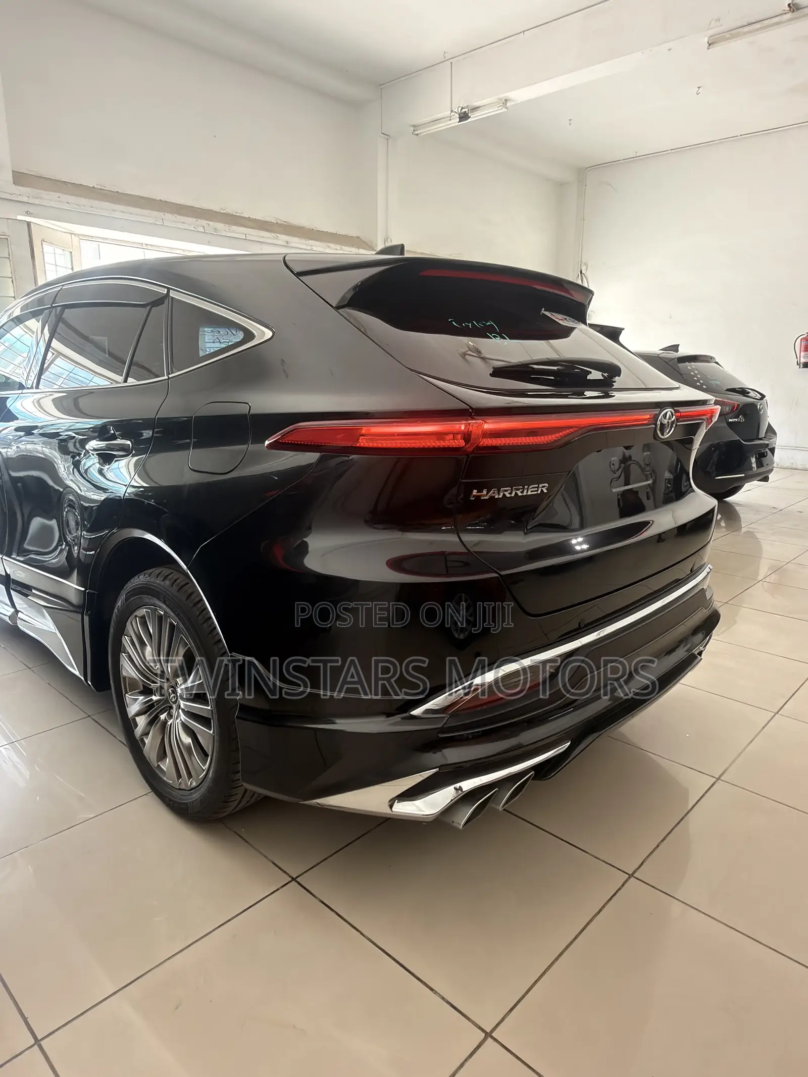 Toyota Harrier 2.0 4WD 2021 Black
