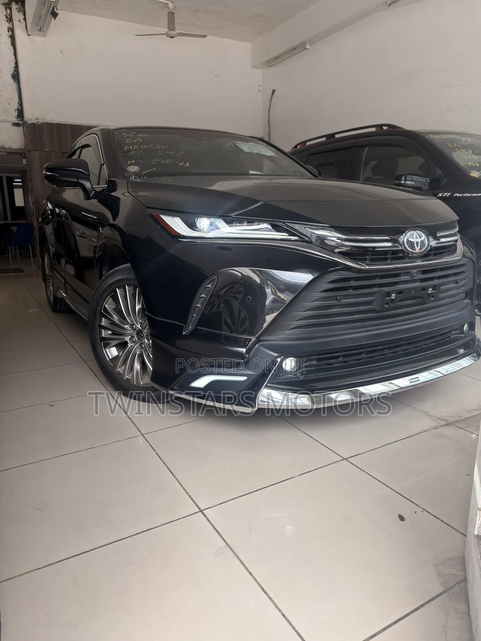 Toyota Harrier 2.0 4WD 2021 Black
