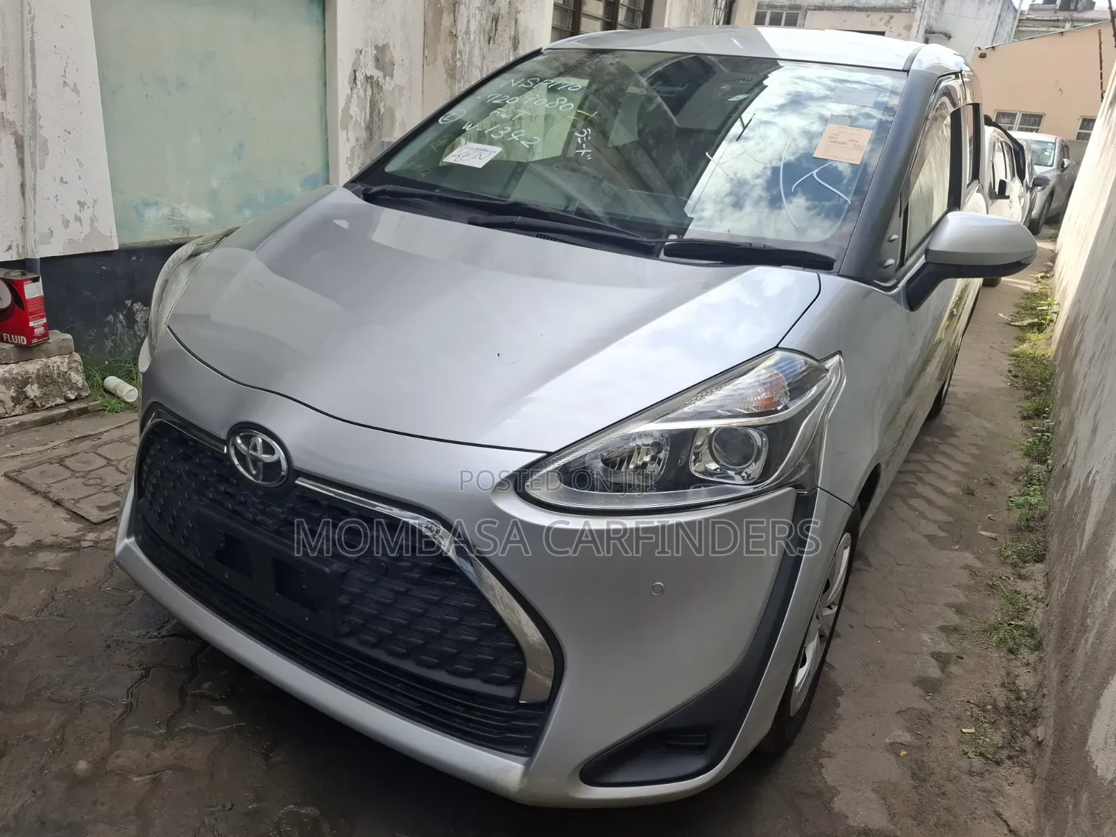 Toyota Sienta 2019 Silver