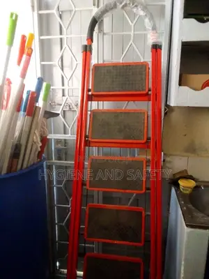 Step Ladders With Protective Mesh