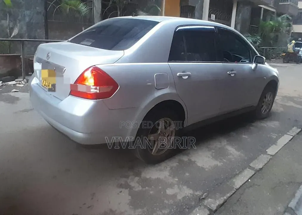 Nissan Tiida 2012 Silver