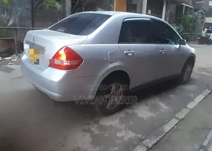 Nissan Tiida 2012 Silver