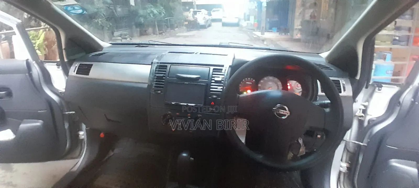 Nissan Tiida 2012 Silver