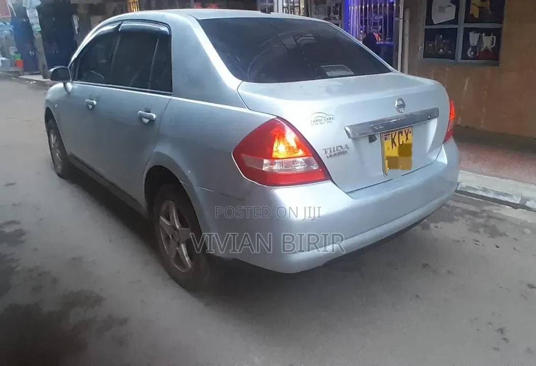 Nissan Tiida 2012 Silver