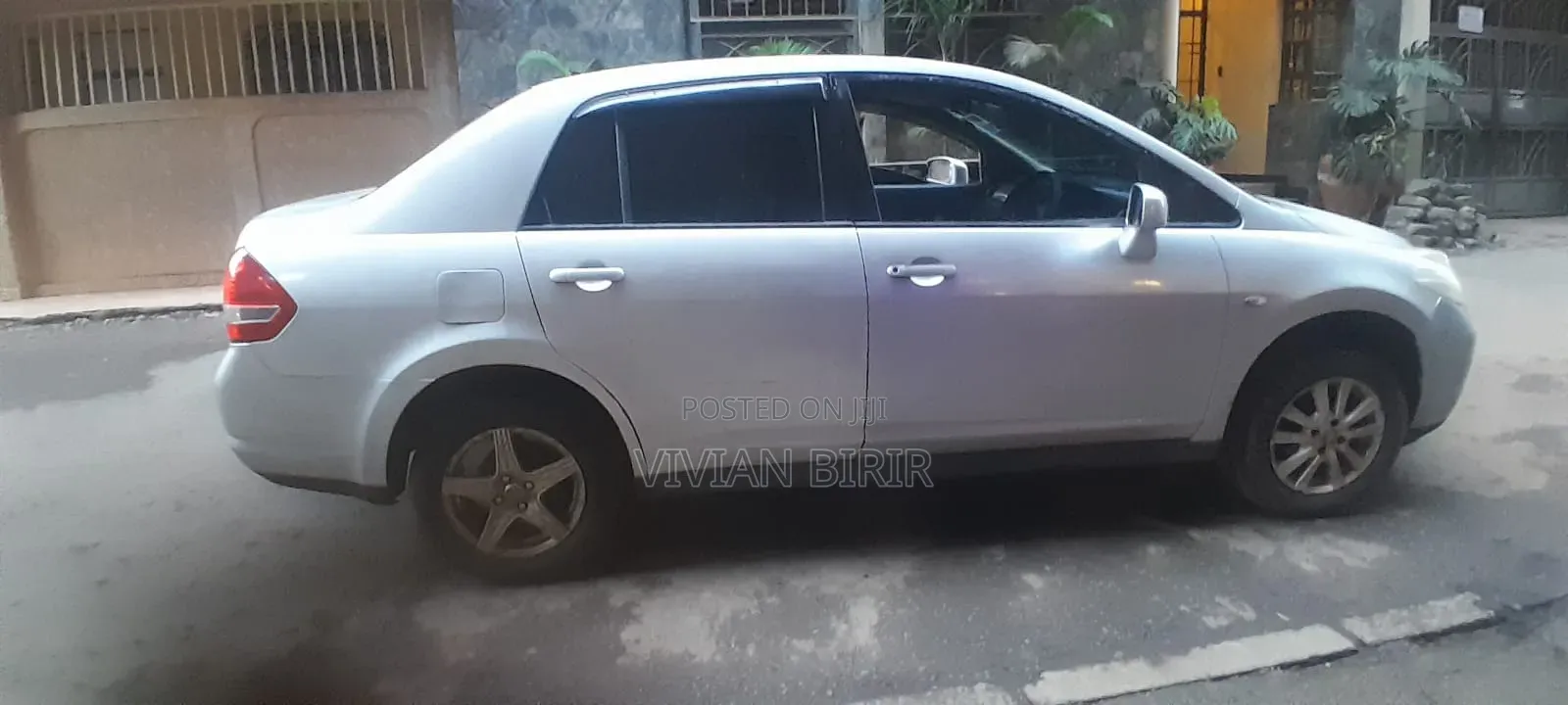 Nissan Tiida 2012 Silver