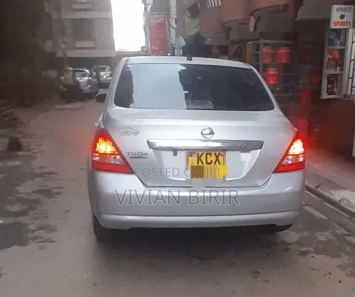 Nissan Tiida 2012 Silver