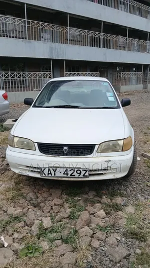Toyota Corolla 2000 White