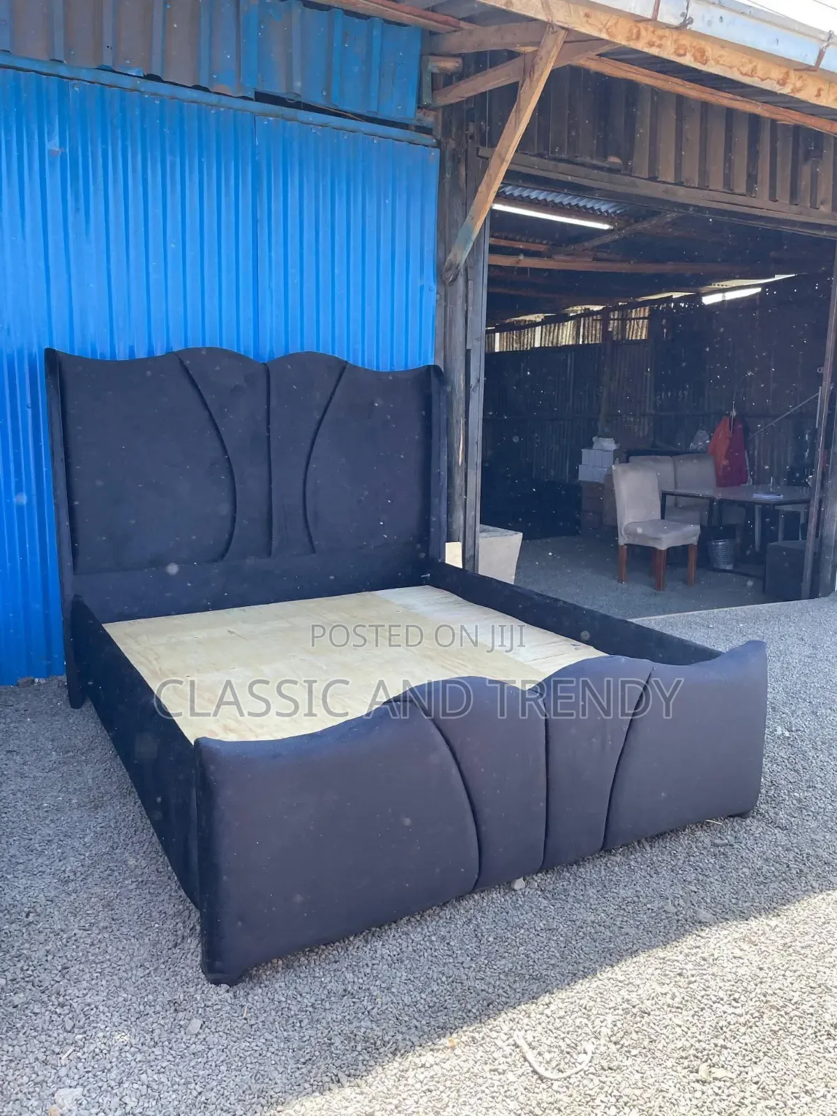 5x6 Wavy Paneled Chester Bed