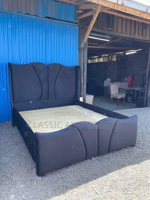 5x6 Wavy Paneled Chester Bed