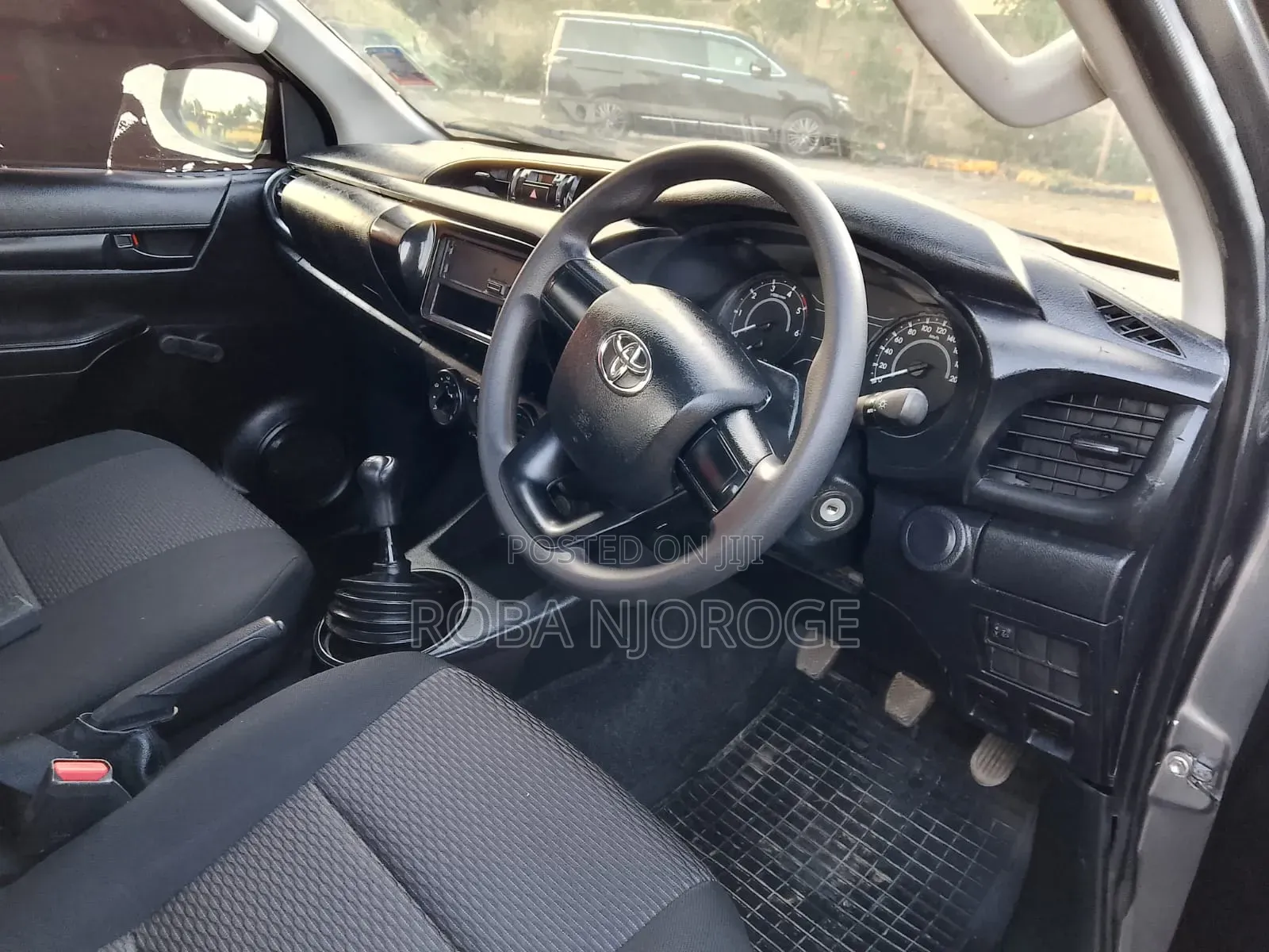 Toyota Hilux 2023 Gray