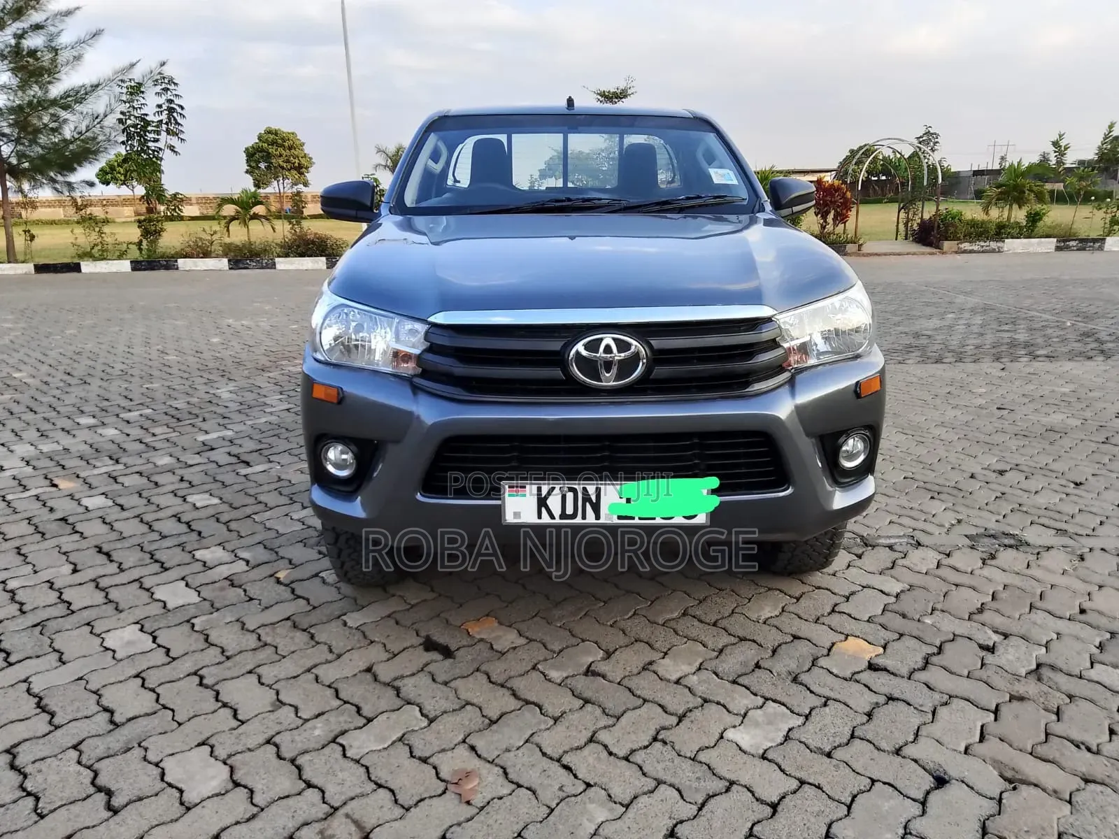 Toyota Hilux 2023 Gray