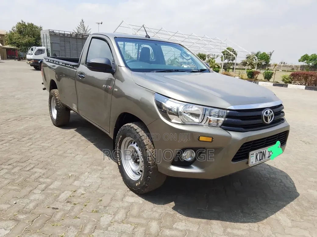 Toyota Hilux 2022 Brown