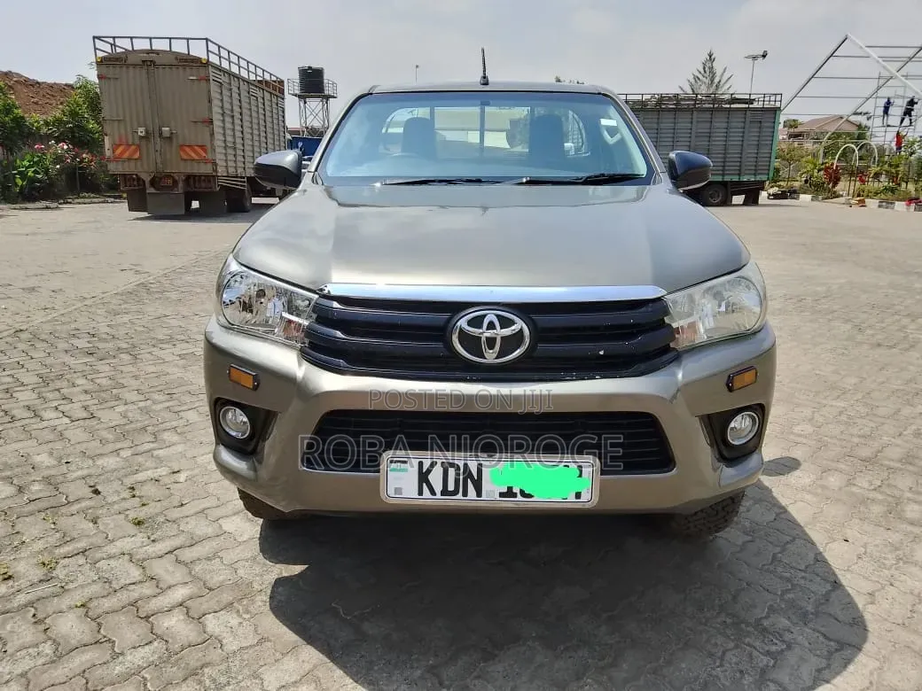 Toyota Hilux 2022 Brown