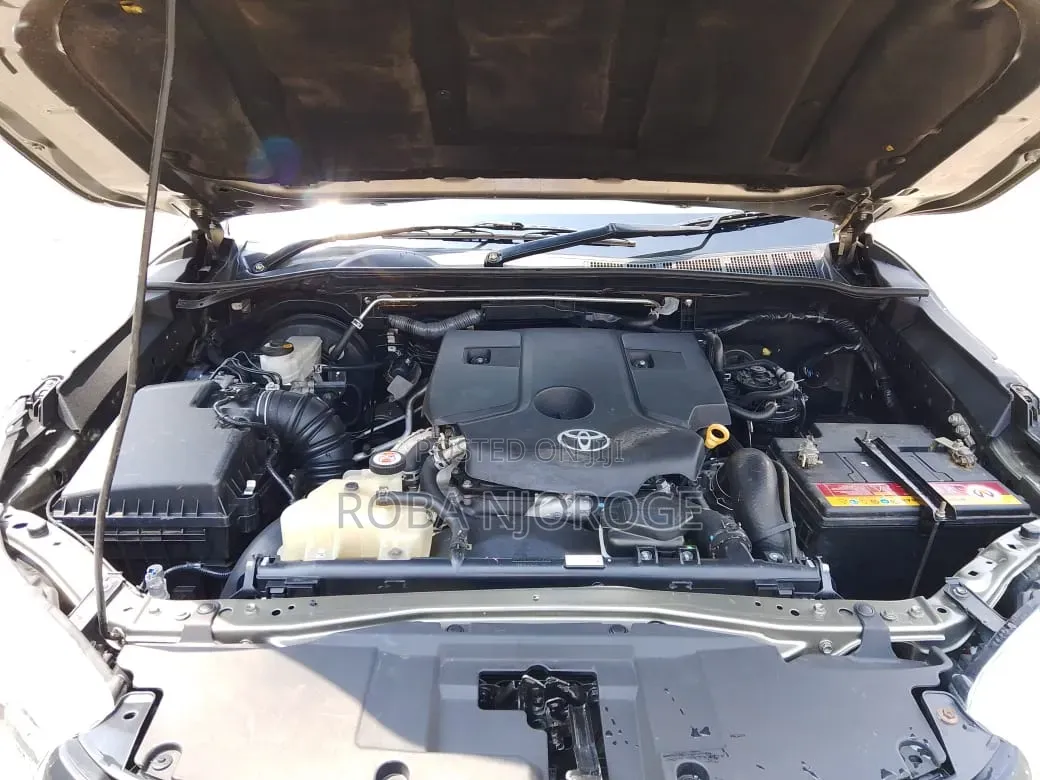 Toyota Hilux 2022 Brown