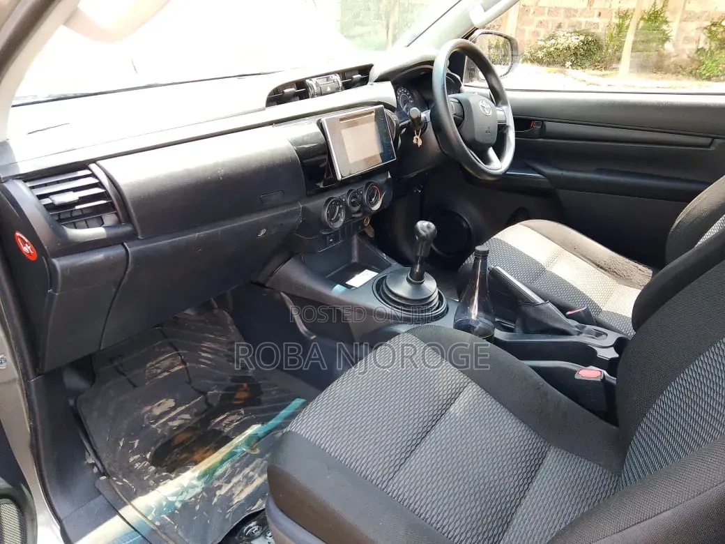 Toyota Hilux 2022 Brown