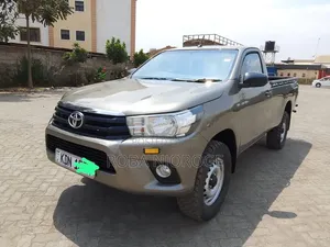 Toyota Hilux 2022 Brown