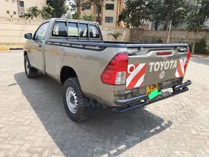 Toyota Hilux 2022 Brown