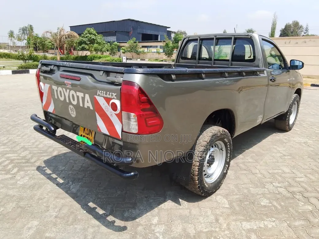 Toyota Hilux 2022 Brown