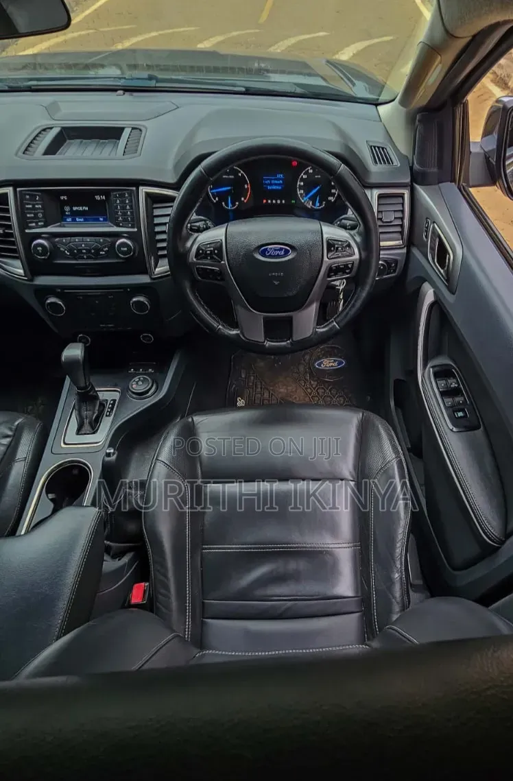 Ford Everest 2018 Black