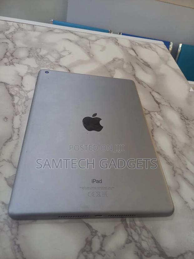 Apple iPad 9.7 32 GB Silver - thumbnail 2