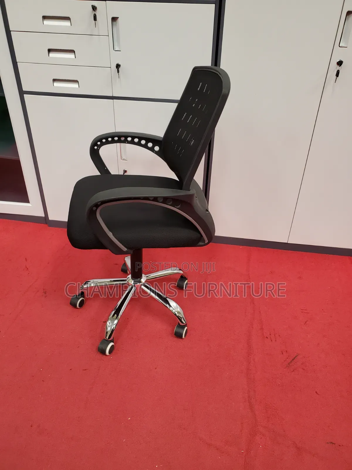 Simple Swivel Office Chair