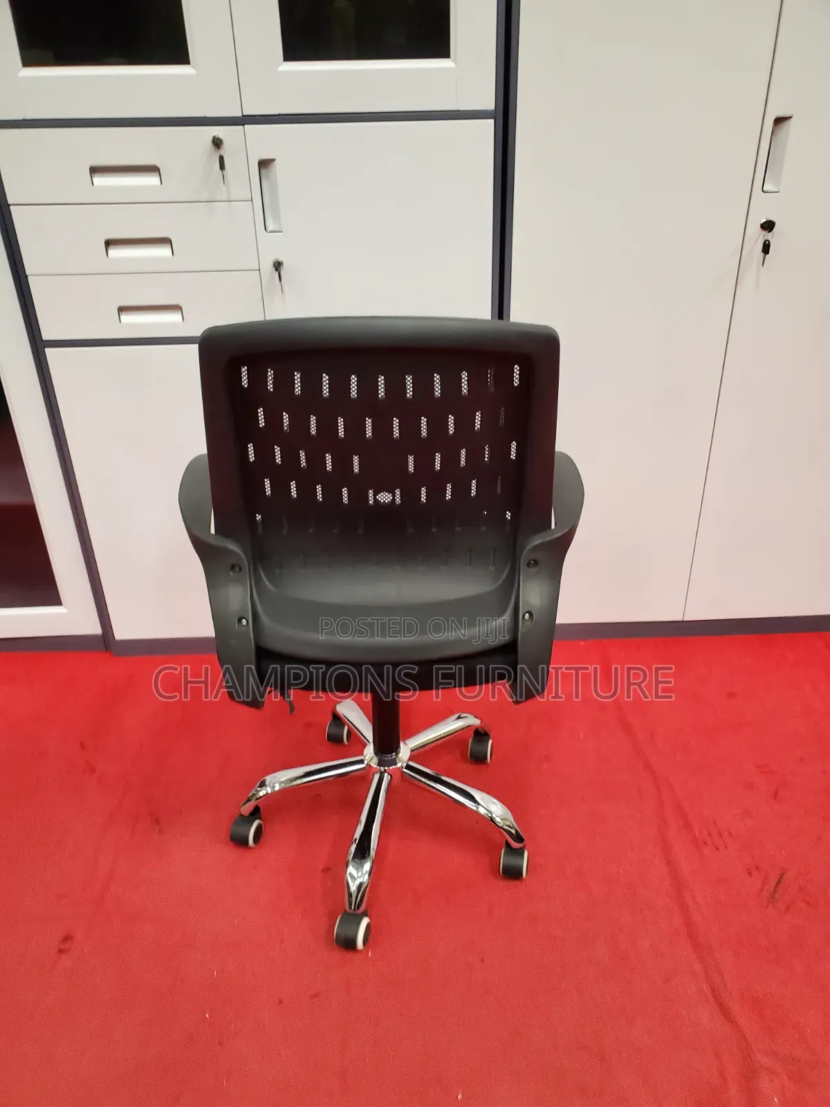 Simple Swivel Office Chair