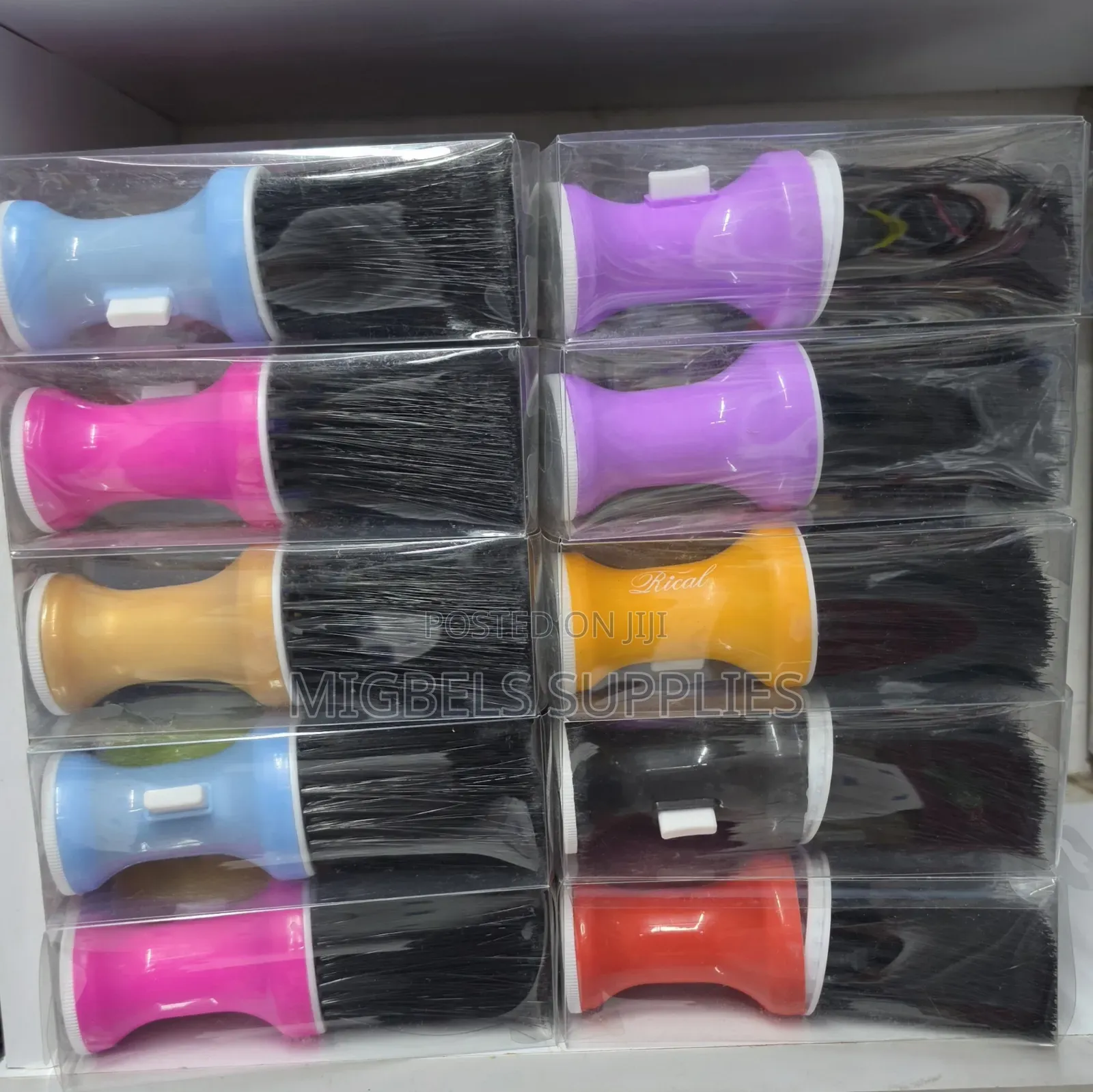 Kinyozi Powder Brush
