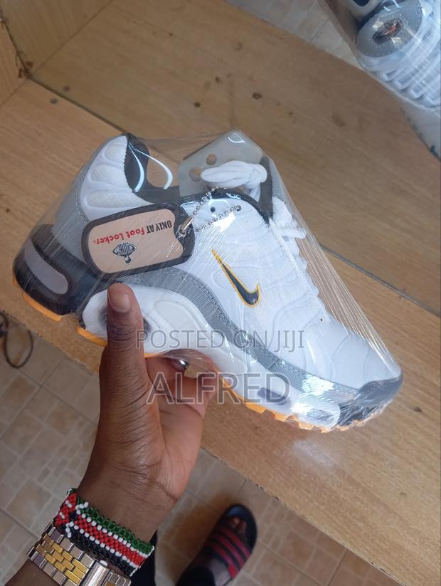 Nike Air Max Plus TN Sneakers White / Grey / Orange - thumbnail 2