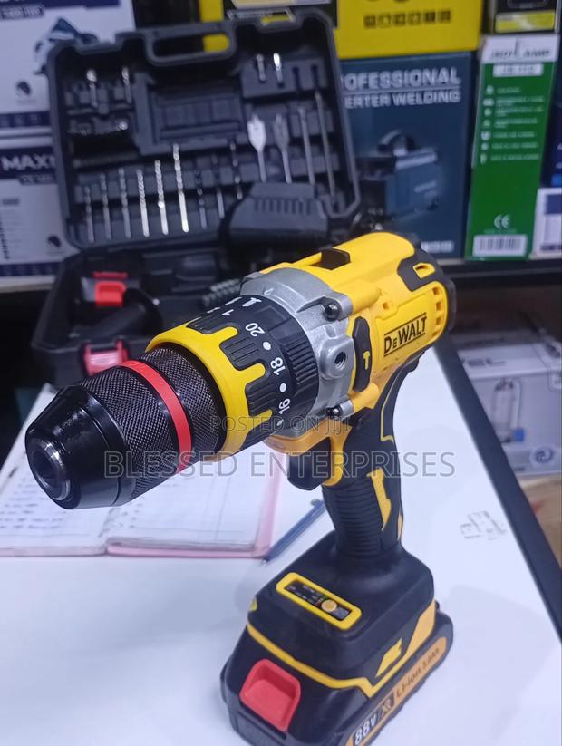 Brushless Drill With Bits DeWalt - main view
