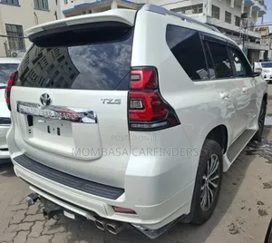 Toyota Land Cruiser Prado 2019 White