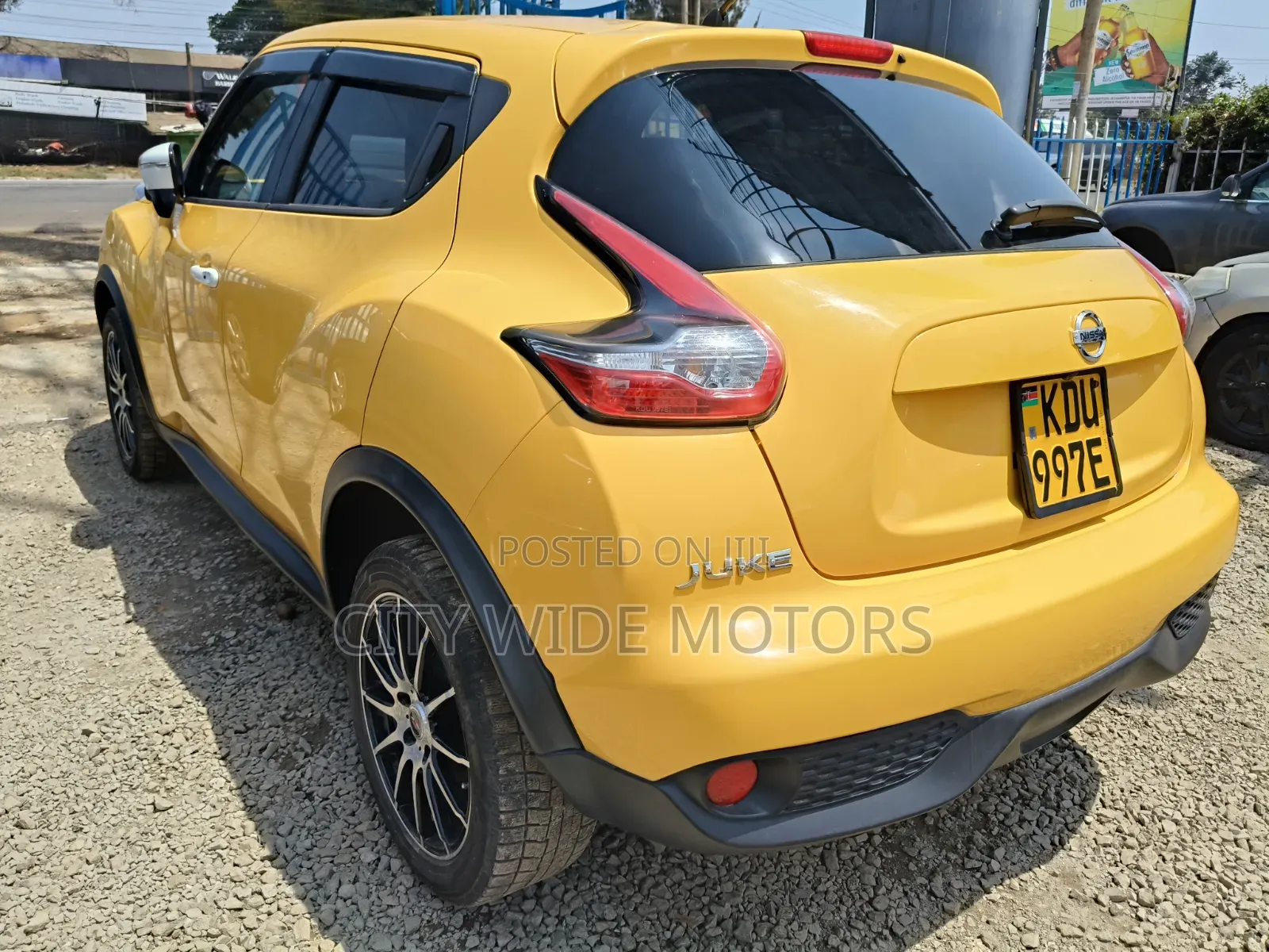 Nissan Juke 2018 Yellow