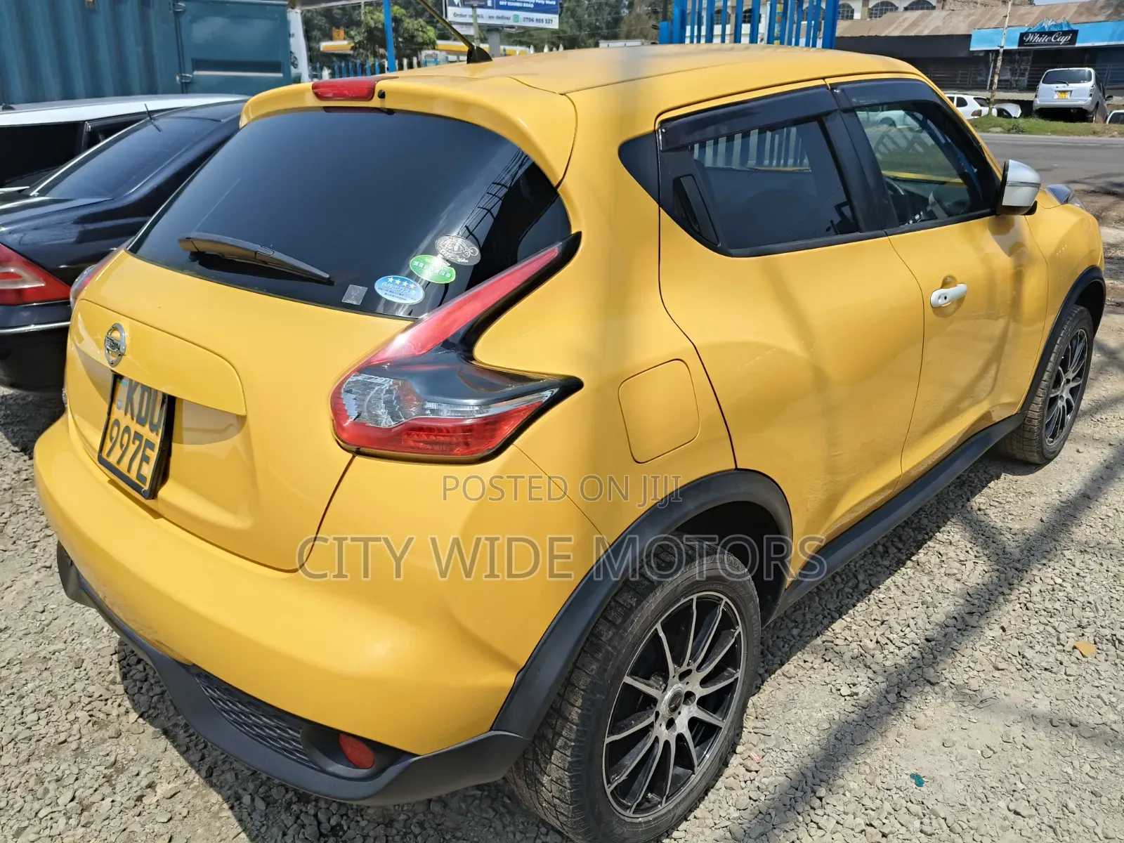 Nissan Juke 2018 Yellow