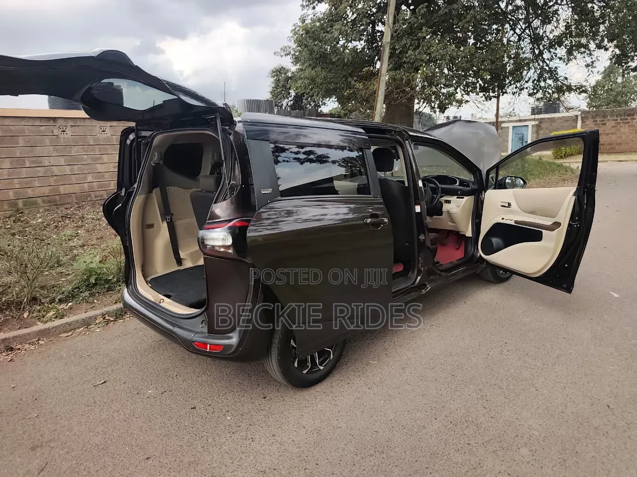 Toyota Sienta 2016