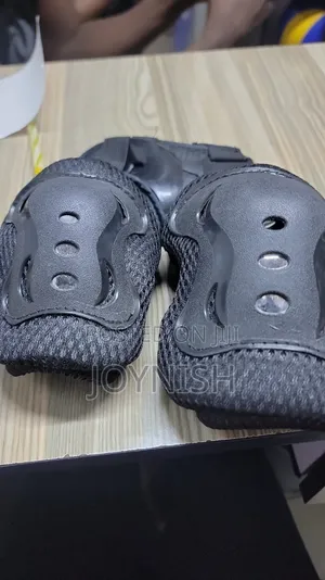 Skating Guards Black