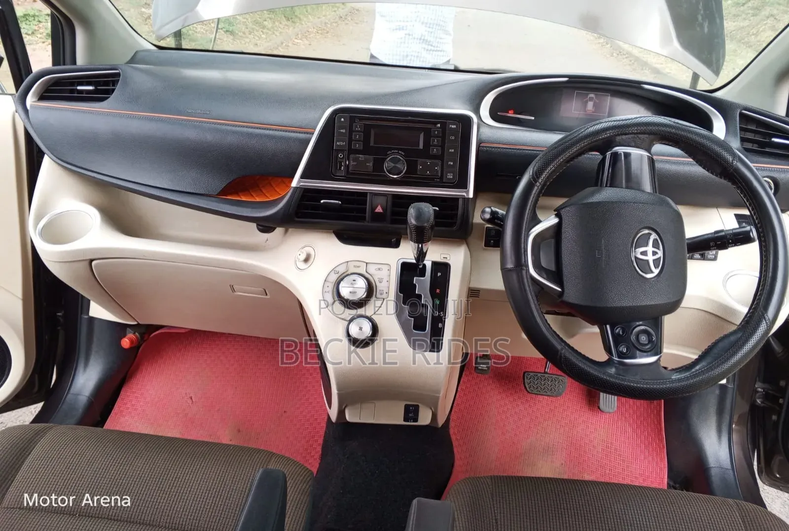 Toyota Sienta 2016