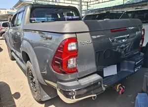 Toyota Hilux 2021 Gold