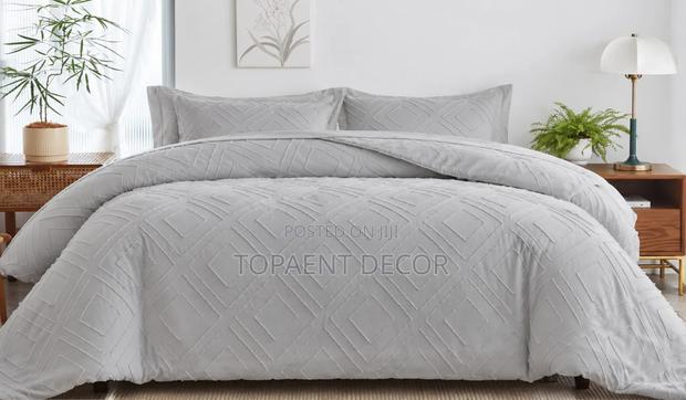 Tufted Maroon Heavy 6by7 Comforters - thumbnail 2
