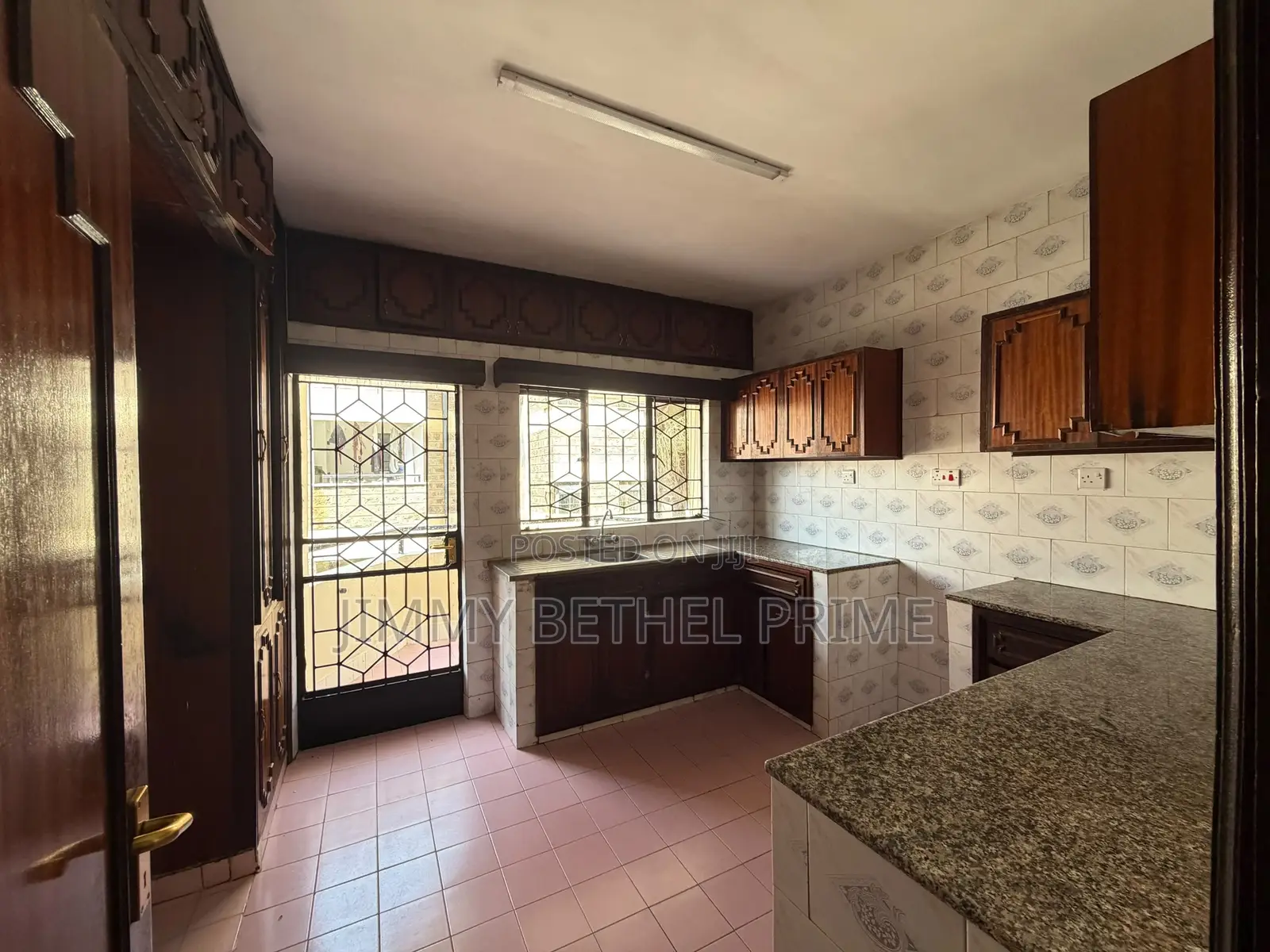 3bdrm Apartment in Raphta Road Area for rent