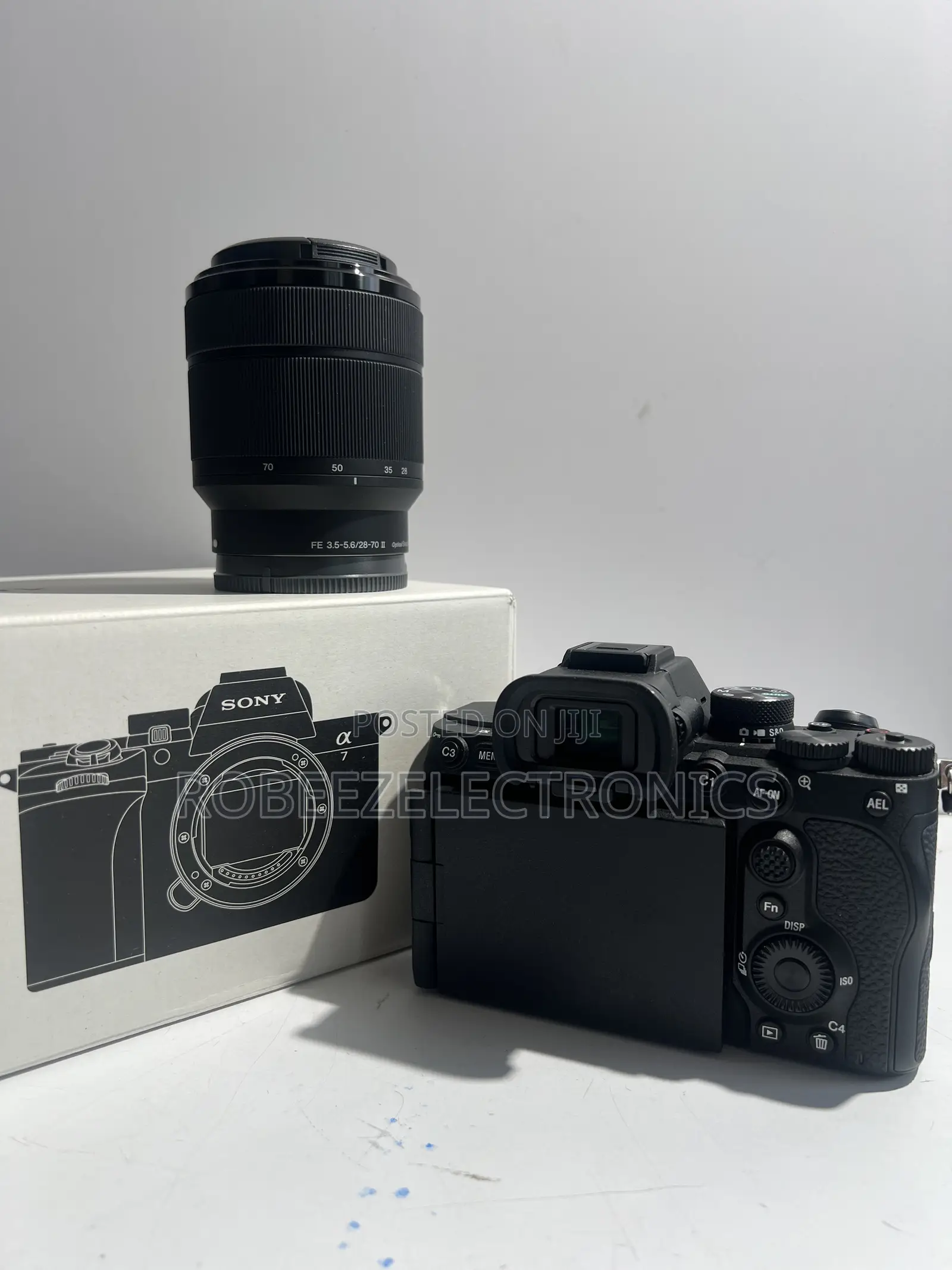 Sony Alpha A7 v Mirrorless Camera With 28-70mm II Lens