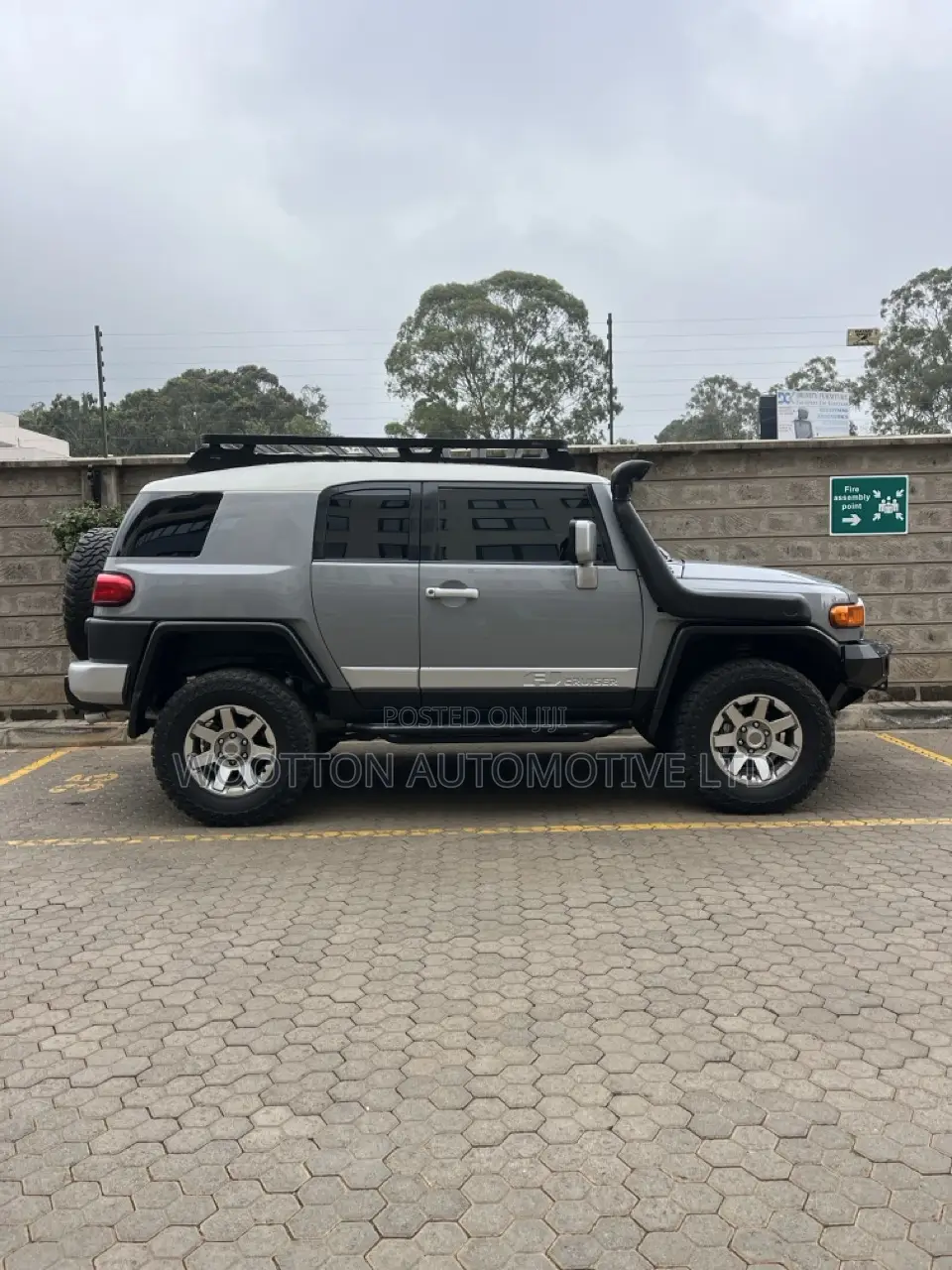 Toyota FJ Cruiser 2013 Gray