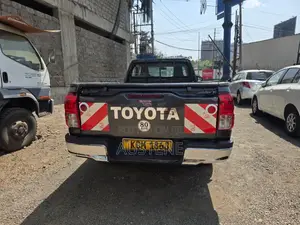Toyota Hilux 2017 Gray