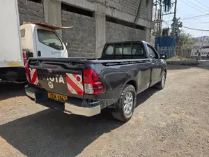 Toyota Hilux 2017 Gray