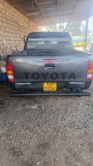 Toyota Hilux 2010 Black