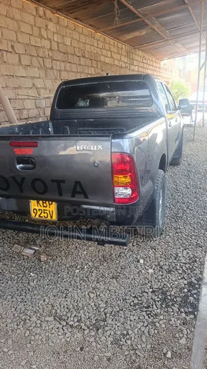 Toyota Hilux 2010 Black