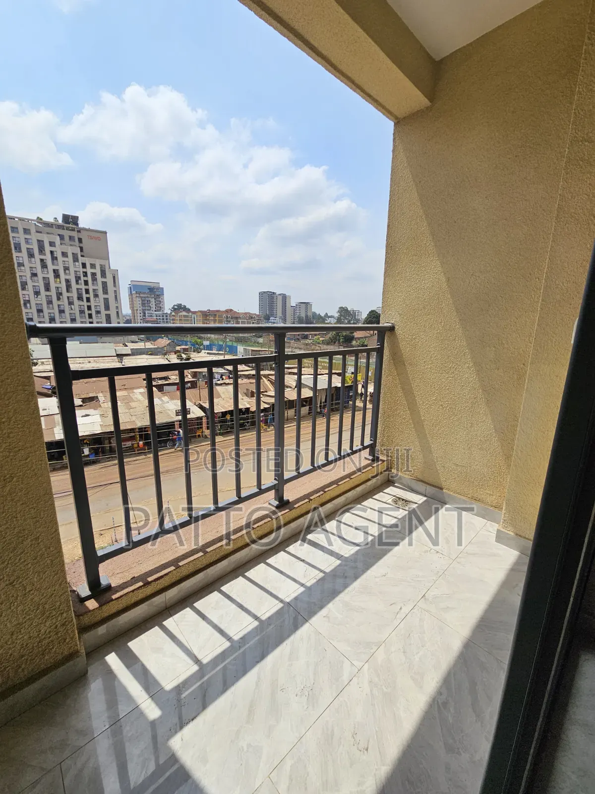 1bdrm Apartment in Lavington Area, Near, Racecourse for sale