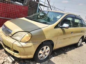 Toyota Nadia 2000 Gold