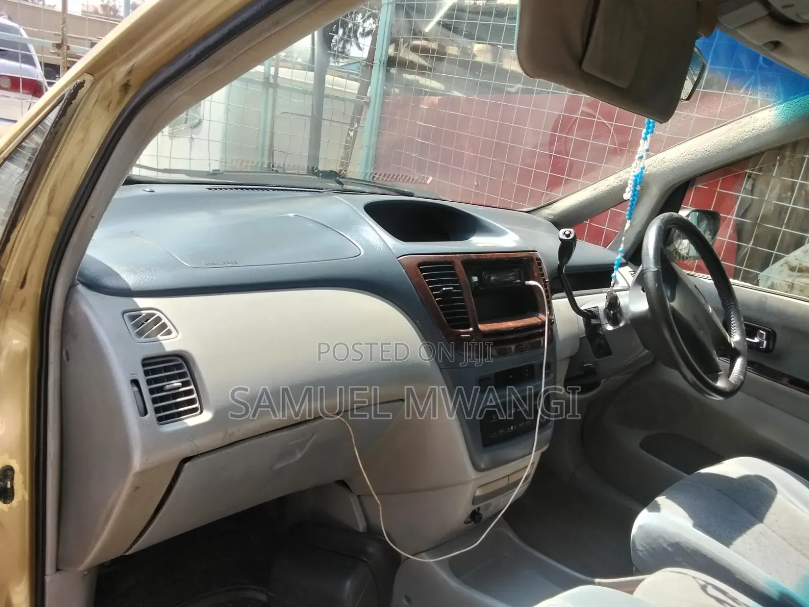 Toyota Nadia 2000 Gold